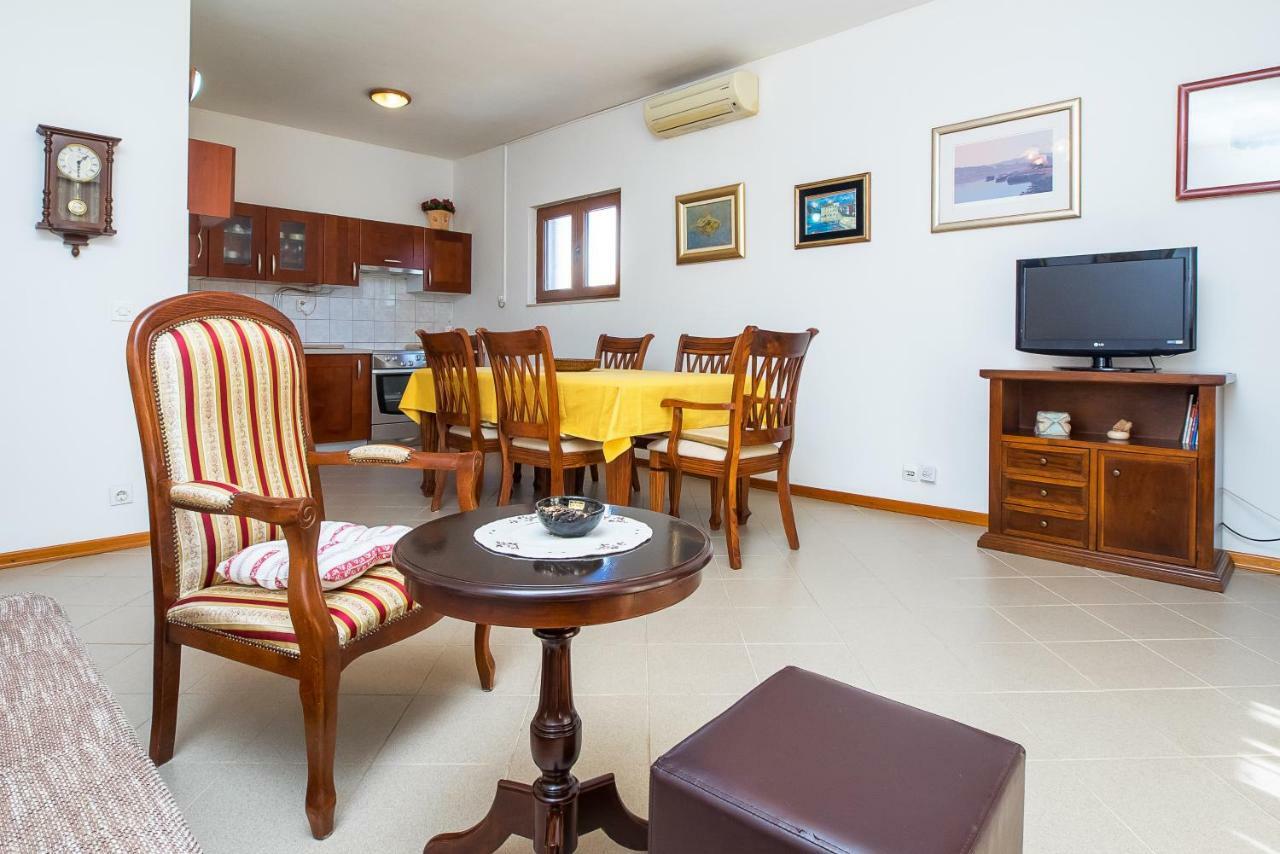 Apartment Olivera Трогір Екстер'єр фото