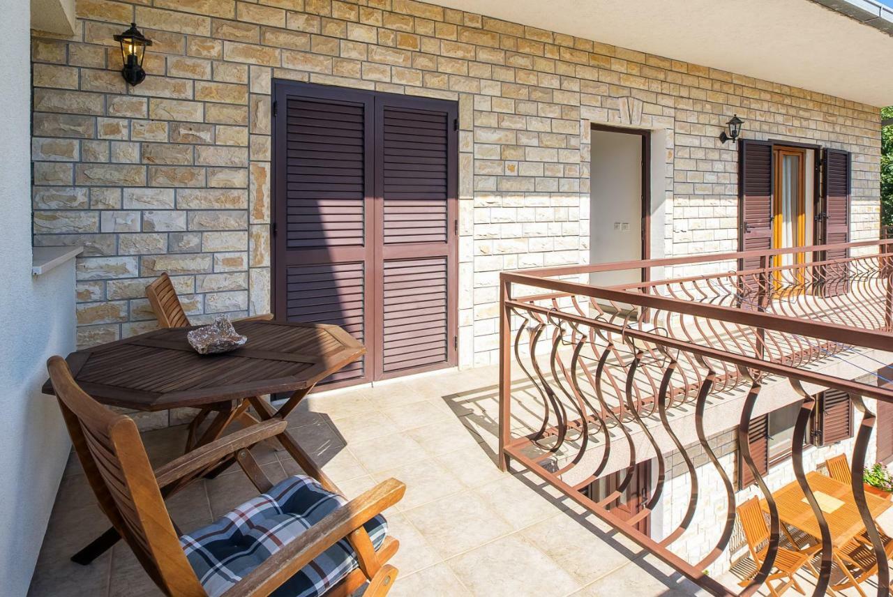 Apartment Olivera Трогір Екстер'єр фото
