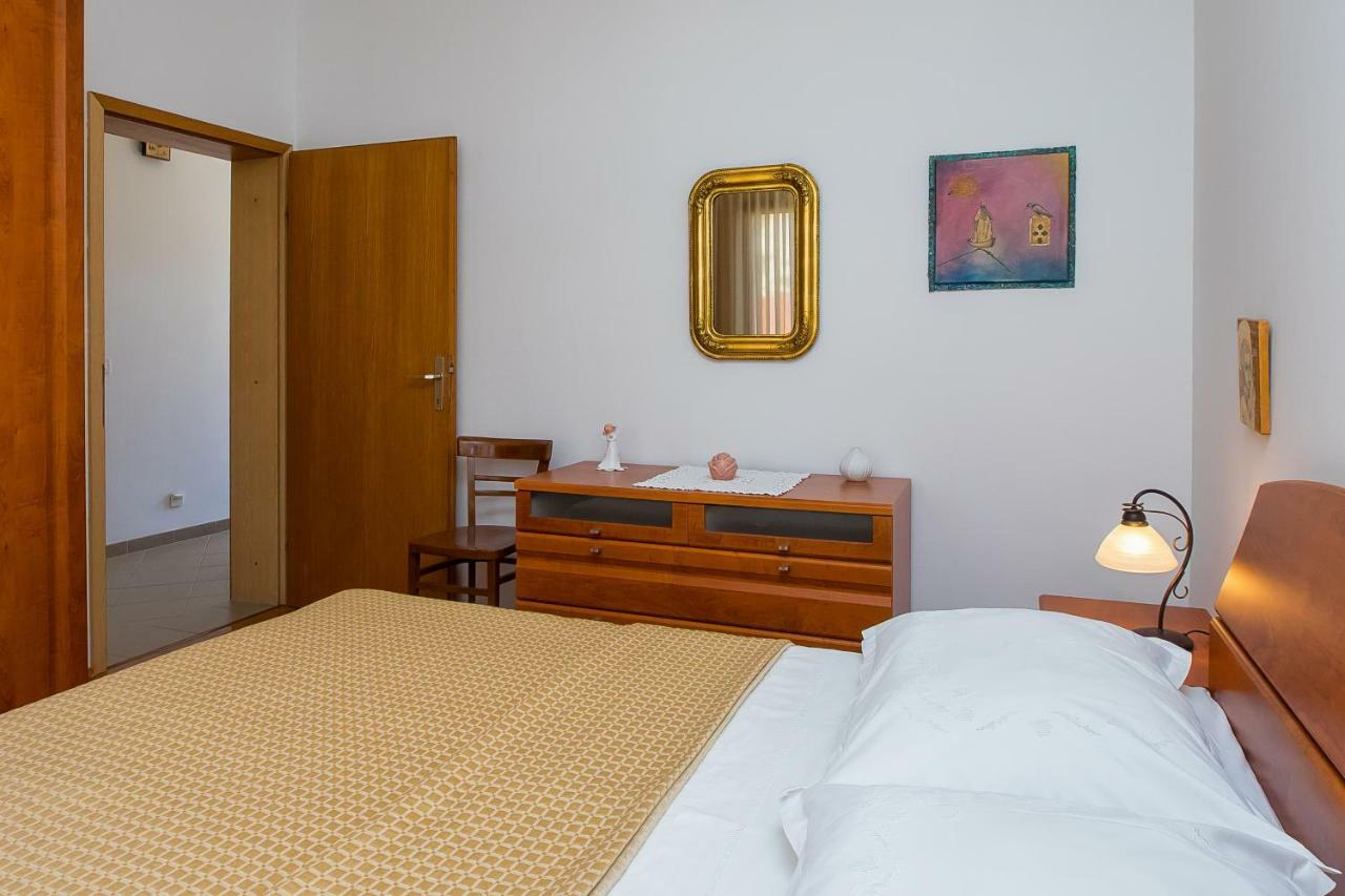Apartment Olivera Трогір Екстер'єр фото