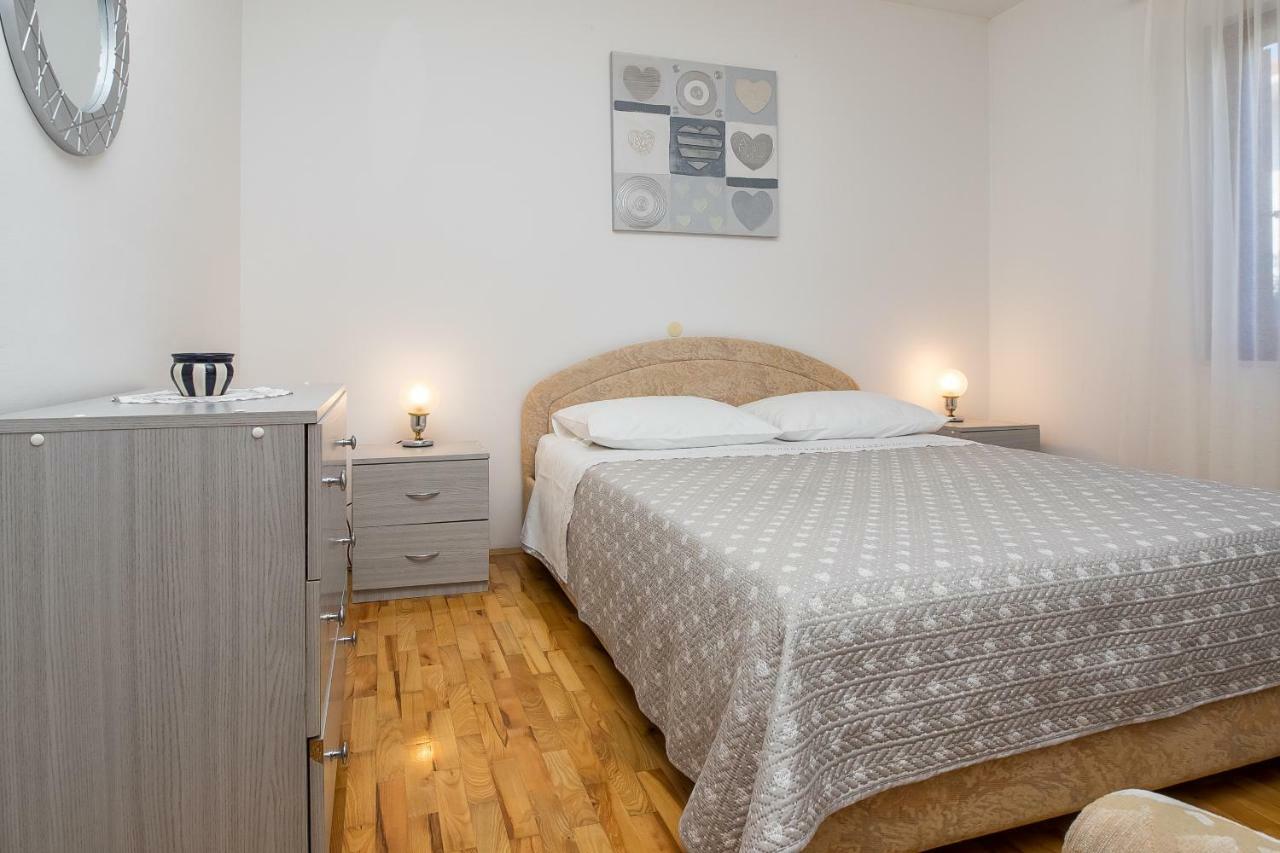 Apartment Olivera Трогір Екстер'єр фото