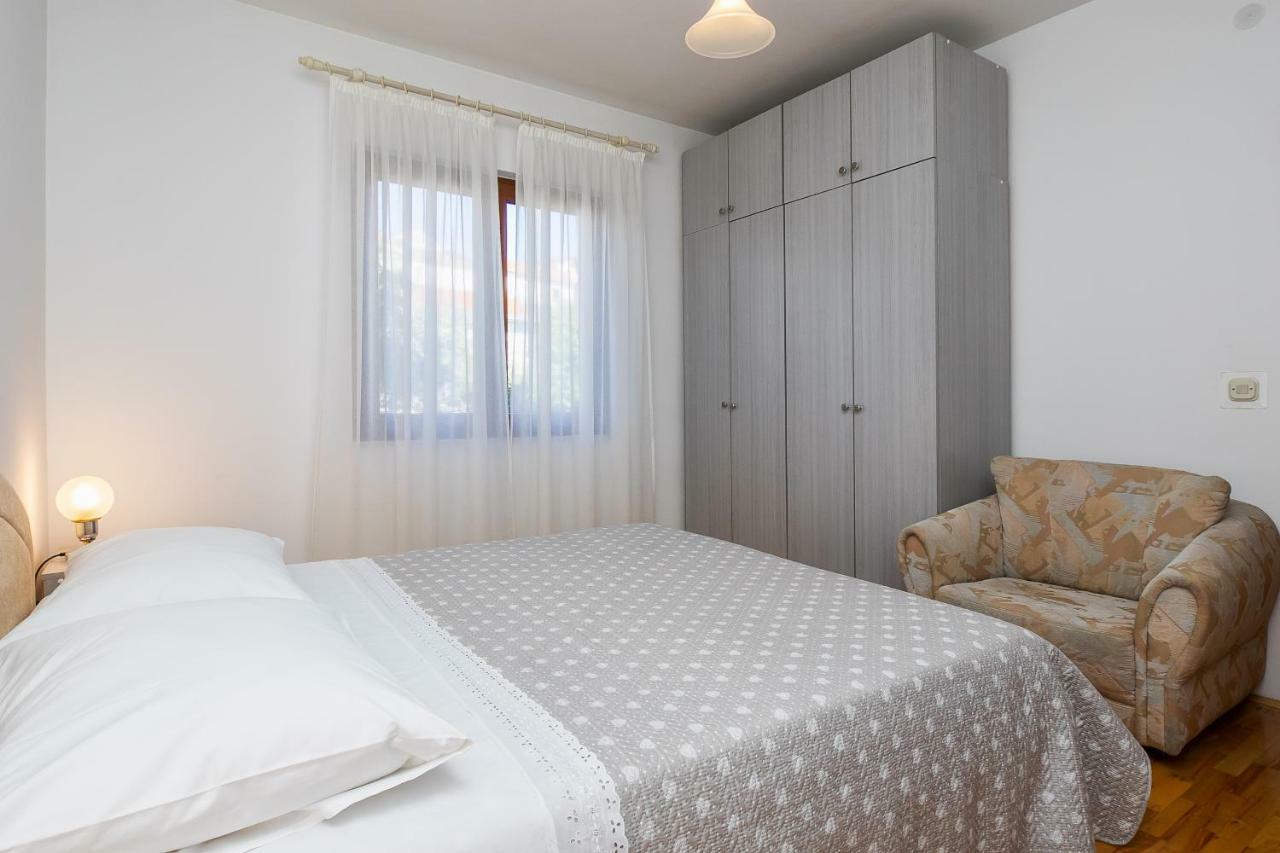 Apartment Olivera Трогір Екстер'єр фото